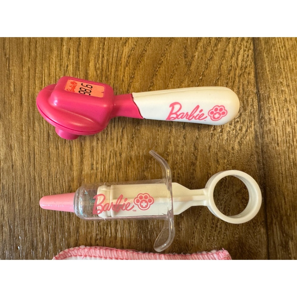 Barbie Hug N Heal Pet Doctor Kit Lot Vet Replacement Thermometer Syringe Blanket - Picture 3 of 7